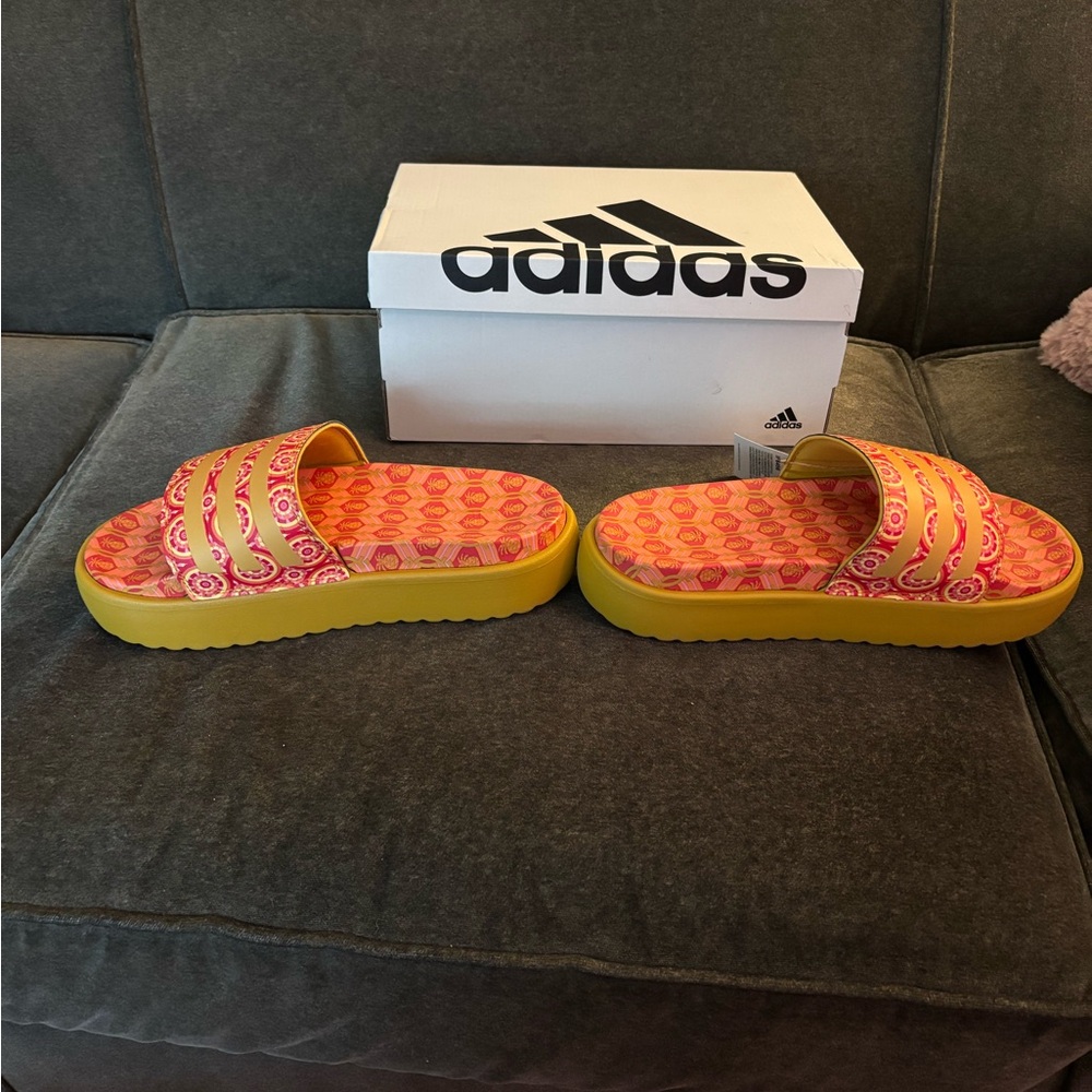 Adidas Adilette Platform Slides / Sandals size 8 NIB - Picture 4 of 5